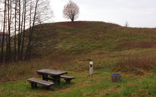 44_Atokvėpis piliakalnio gyvenvietėje.jpg